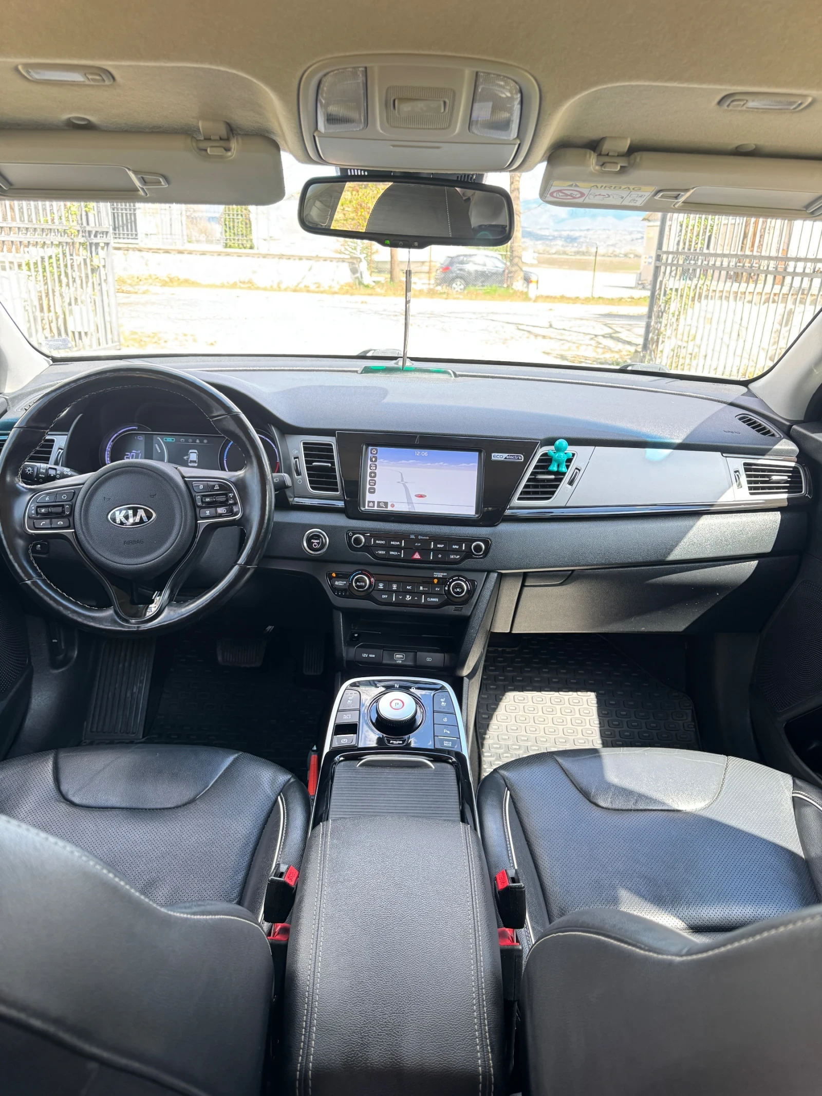Kia Niro 64kwh SOH100%, снимка 11 - Автомобили и джипове - 54158512
