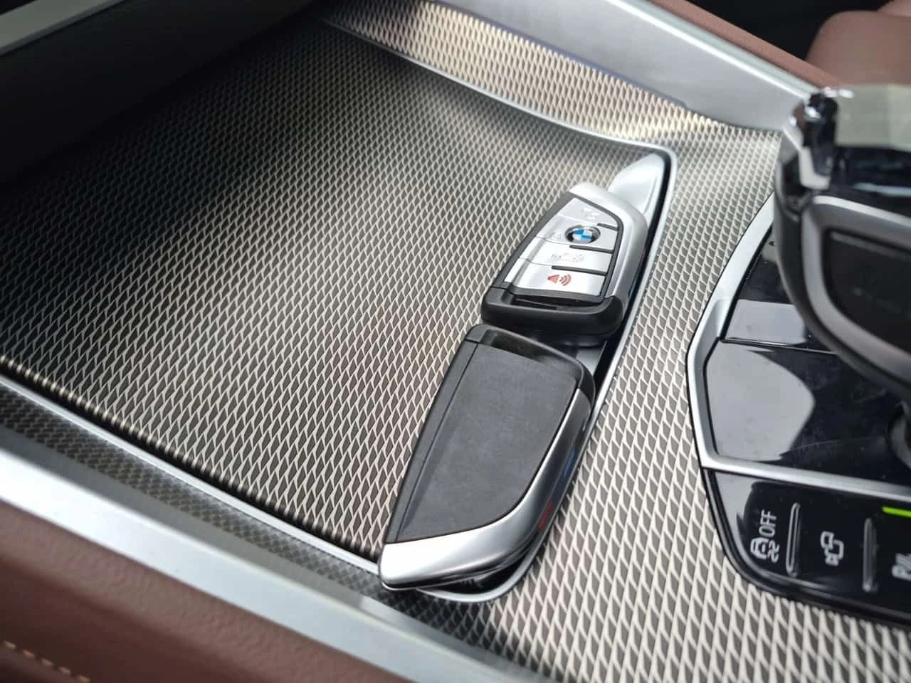 BMW X6 * XDRIVE40I * ОБДУХВАНЕ* H/K* PANO* 2 КЛЮЧА , снимка 8 - Автомобили и джипове - 54185720