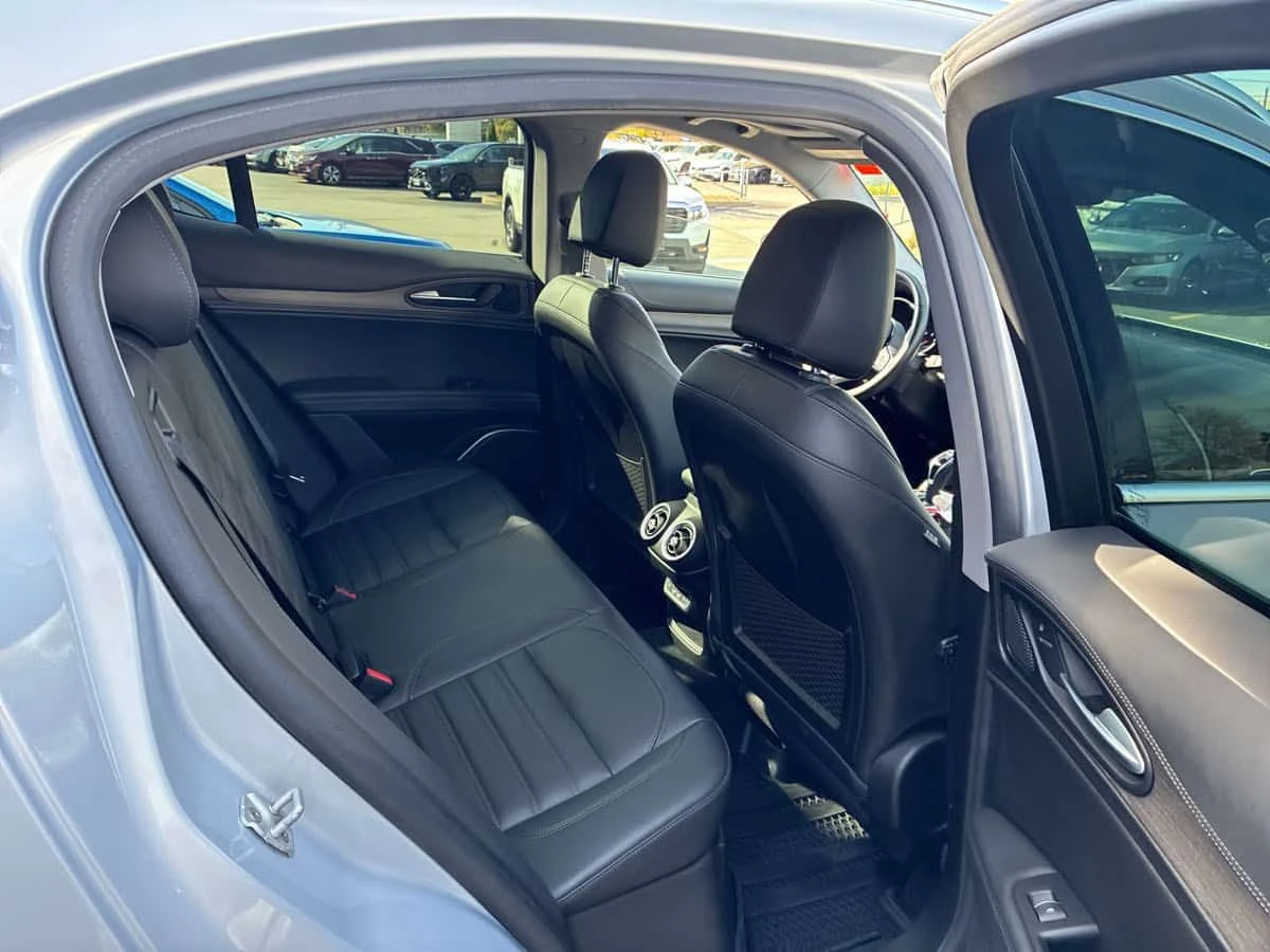 Alfa Romeo Stelvio * Ti Lusso * PANO* KEYLESS* ПОДГРЕВ* , снимка 11 - Автомобили и джипове - 54318610