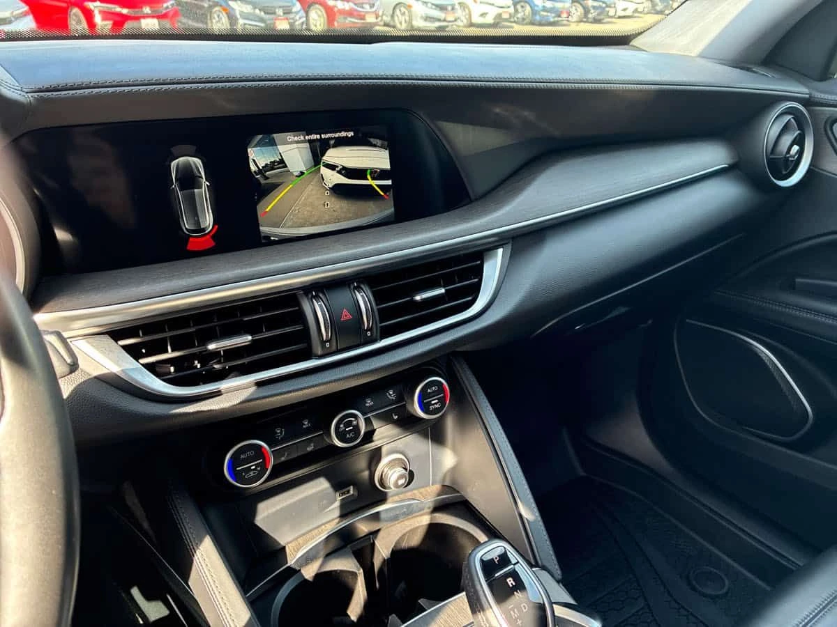 Alfa Romeo Stelvio * Ti Lusso * PANO* KEYLESS* ПОДГРЕВ* , снимка 9 - Автомобили и джипове - 54318610