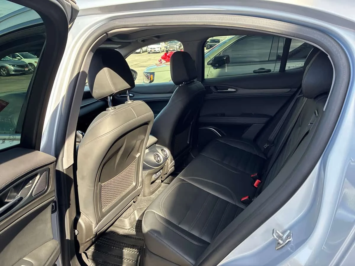 Alfa Romeo Stelvio * Ti Lusso * PANO* KEYLESS* ПОДГРЕВ* , снимка 15 - Автомобили и джипове - 54318610