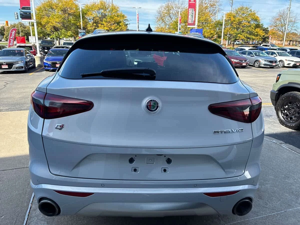 Alfa Romeo Stelvio * Ti Lusso * PANO* KEYLESS* ПОДГРЕВ* , снимка 4 - Автомобили и джипове - 54318610