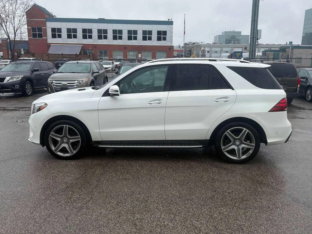 Mercedes-Benz GLE 350 d * HARMAN/KARDON* PANORAMA* , снимка 2 - Автомобили и джипове - 54527877