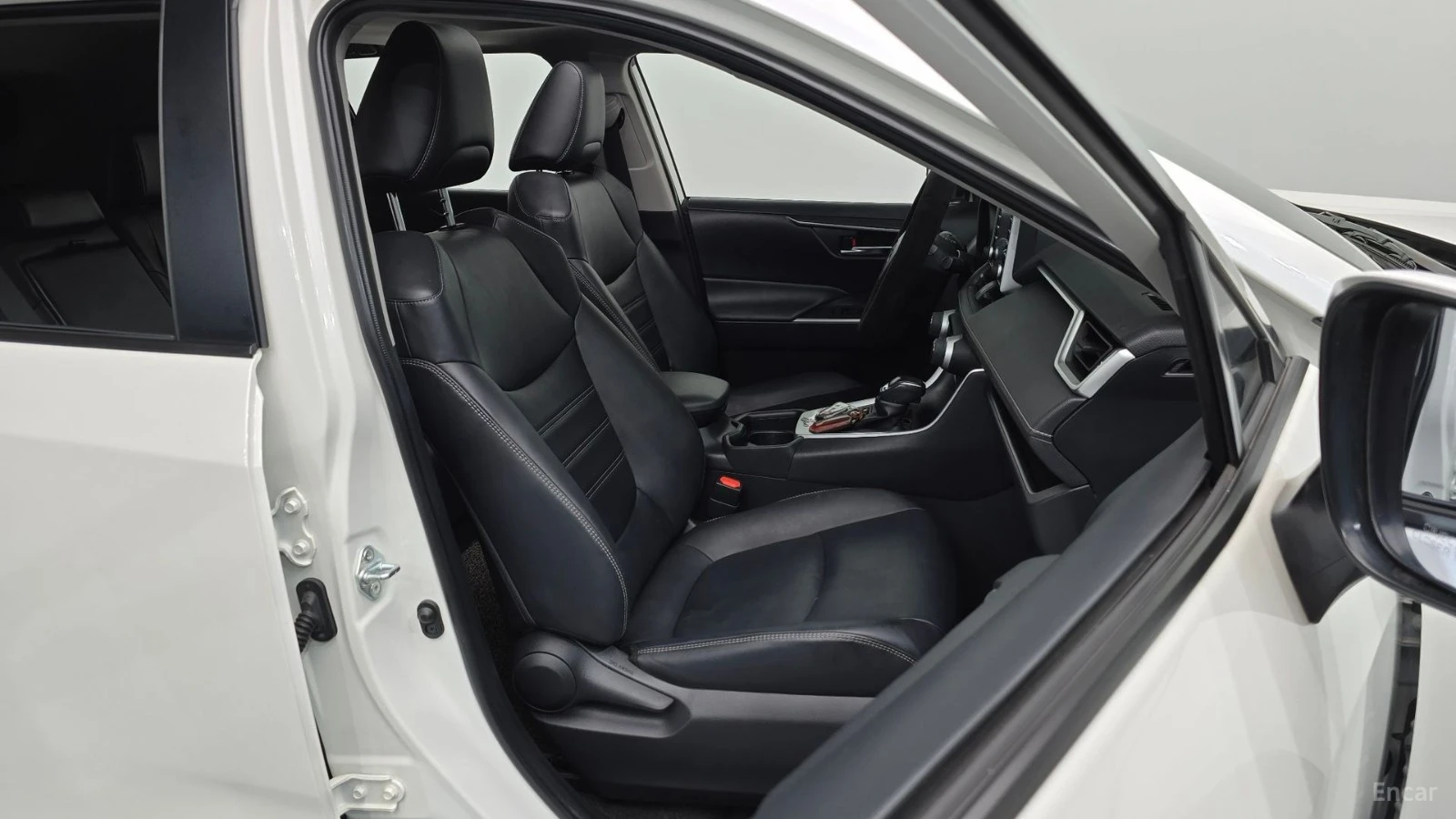 Toyota Rav4 * ПАНО* KEYLESS* Camera* ПОДГРЕВ* LED* , снимка 10 - Автомобили и джипове - 55625273