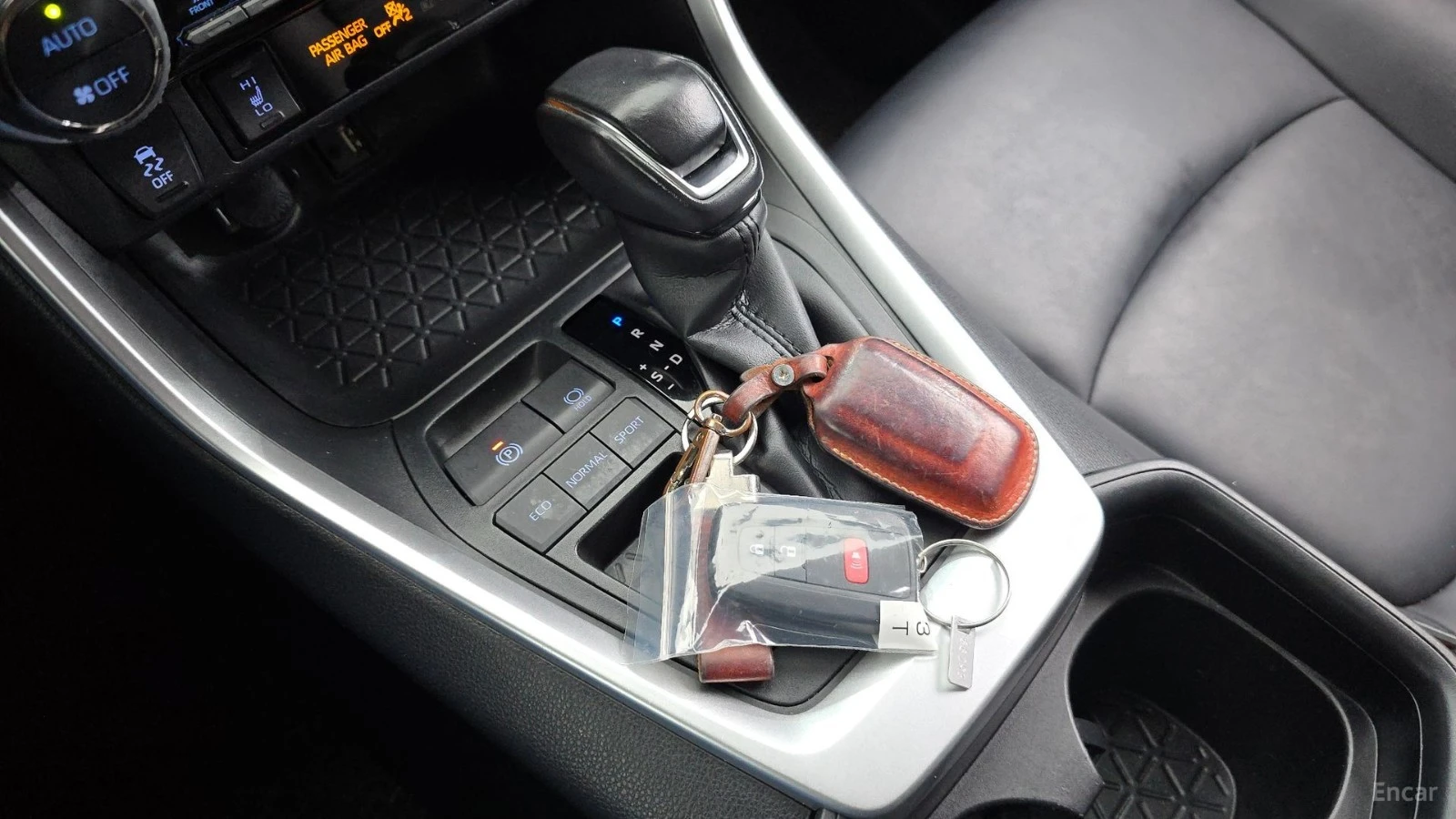 Toyota Rav4 * ПАНО* KEYLESS* Camera* ПОДГРЕВ* LED* , снимка 8 - Автомобили и джипове - 55625273