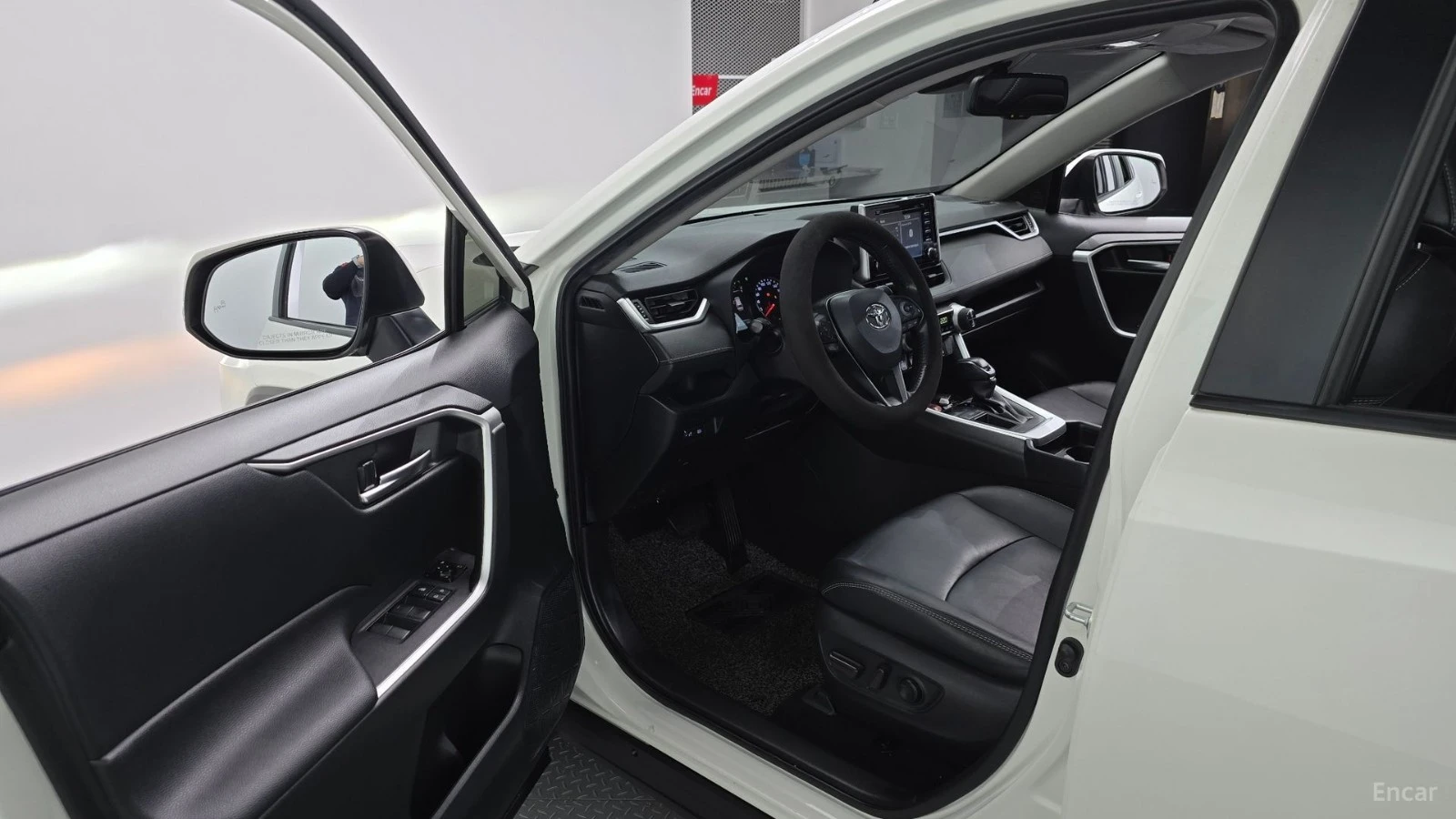 Toyota Rav4 * ПАНО* KEYLESS* Camera* ПОДГРЕВ* LED* , снимка 9 - Автомобили и джипове - 55625273