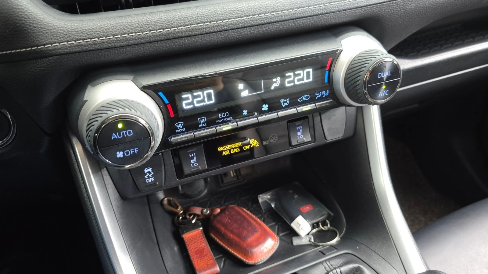 Toyota Rav4 * ПАНО* KEYLESS* Camera* ПОДГРЕВ* LED* , снимка 16 - Автомобили и джипове - 55625273