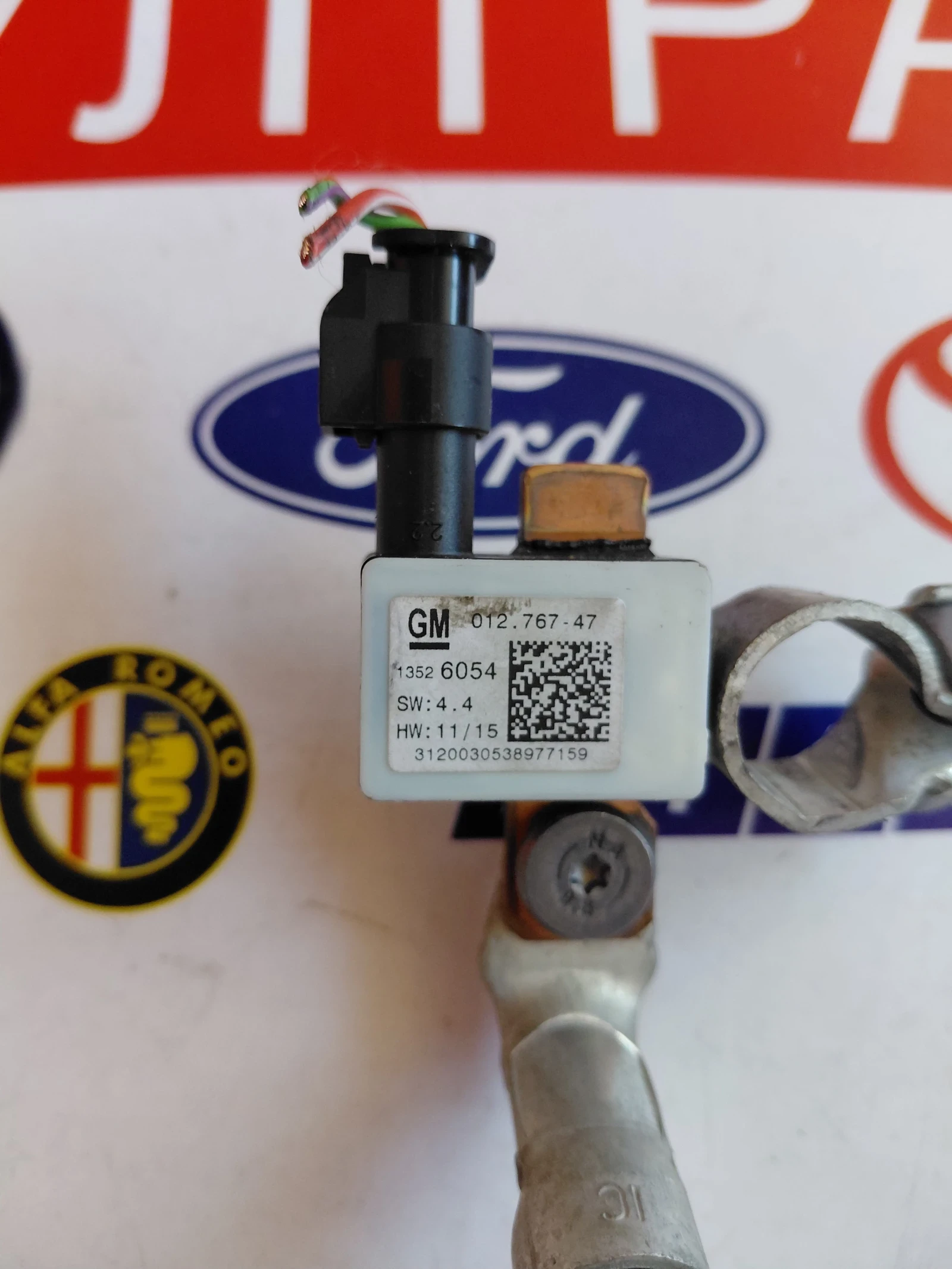 13526054 Минусова клема OPEL ASTRA K 39215697, снимка 2 - Части - 54799231