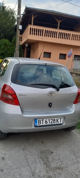 Обява за продажба на Toyota Yaris 1.3i ~6 000 лв. - изображение 2