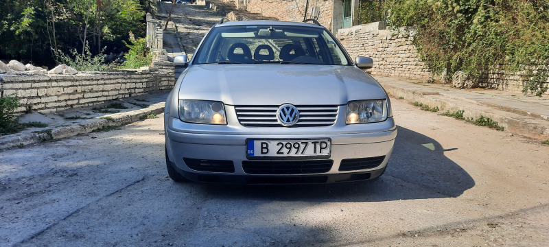 VW Bora 2.3, снимка 1 - Автомобили и джипове - 46384653