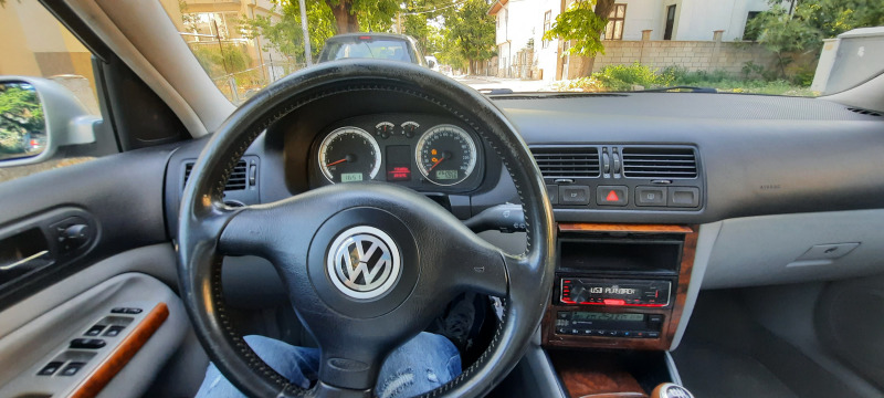 VW Bora 2.3, снимка 9 - Автомобили и джипове - 46384653
