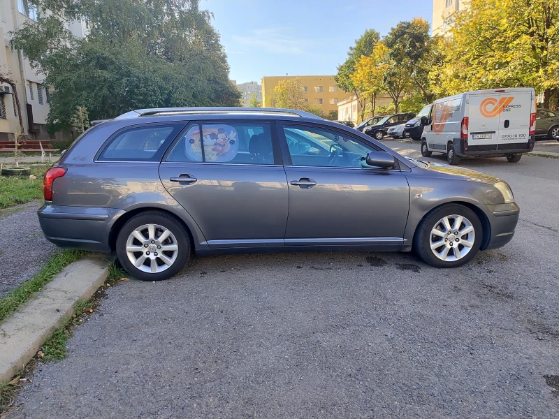 Toyota Avensis 2.2 D4D, снимка 2 - Автомобили и джипове - 47613039