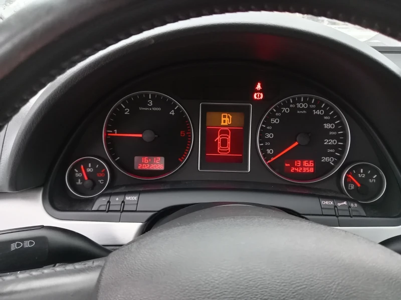 Audi A4 2, 0 TDI Quattro , снимка 13 - Автомобили и джипове - 52101434