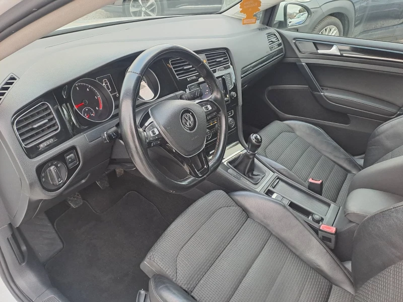 VW Golf 1.6 TDI, снимка 11 - Автомобили и джипове - 52914023