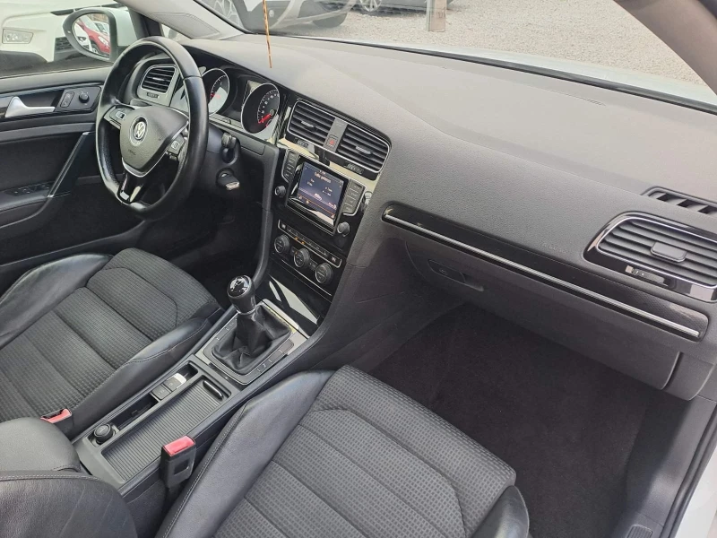 VW Golf 1.6 TDI, снимка 13 - Автомобили и джипове - 52914023