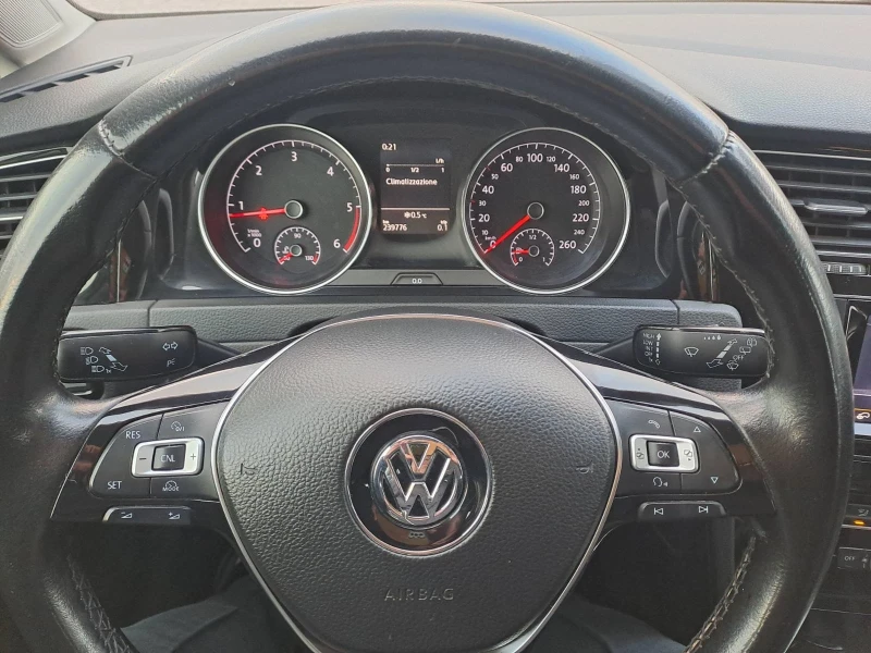 VW Golf 1.6 TDI, снимка 14 - Автомобили и джипове - 52914023