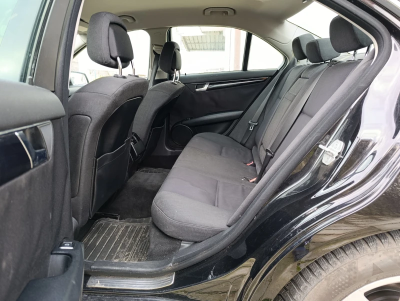 Mercedes-Benz C 220, снимка 8 - Автомобили и джипове - 52972732