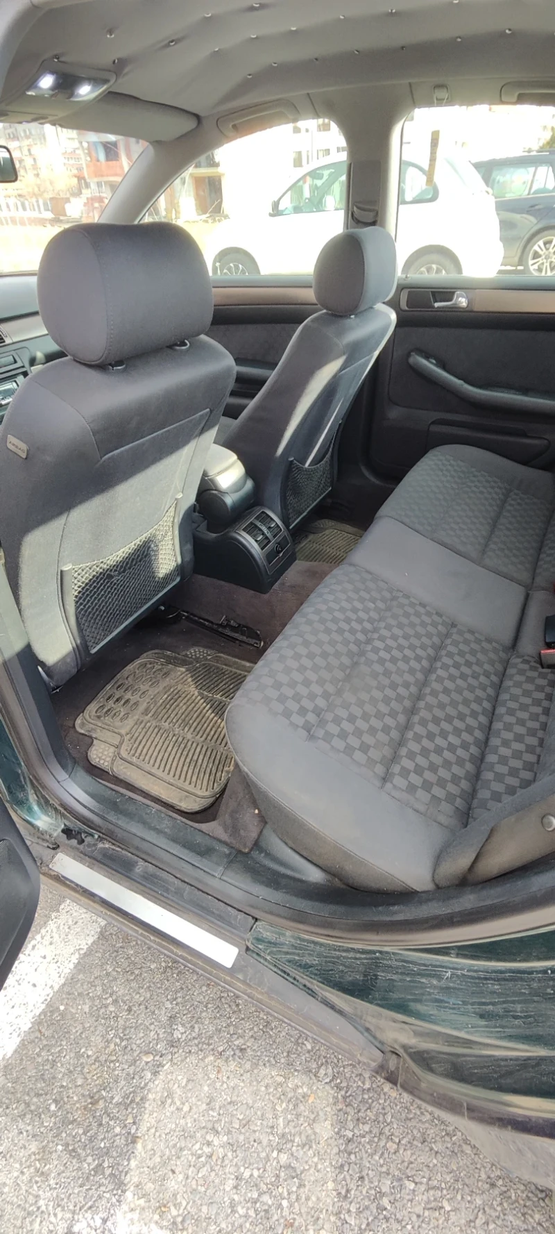 Audi A6 2.4 Газ, снимка 7 - Автомобили и джипове - 53113642