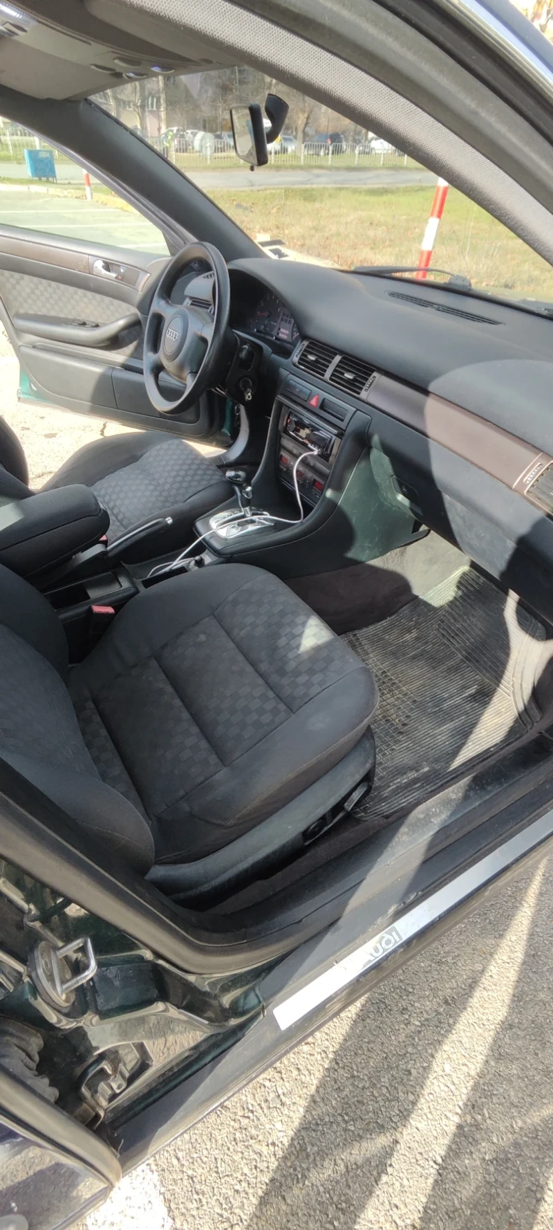 Audi A6 2.4 Газ, снимка 11 - Автомобили и джипове - 53113642