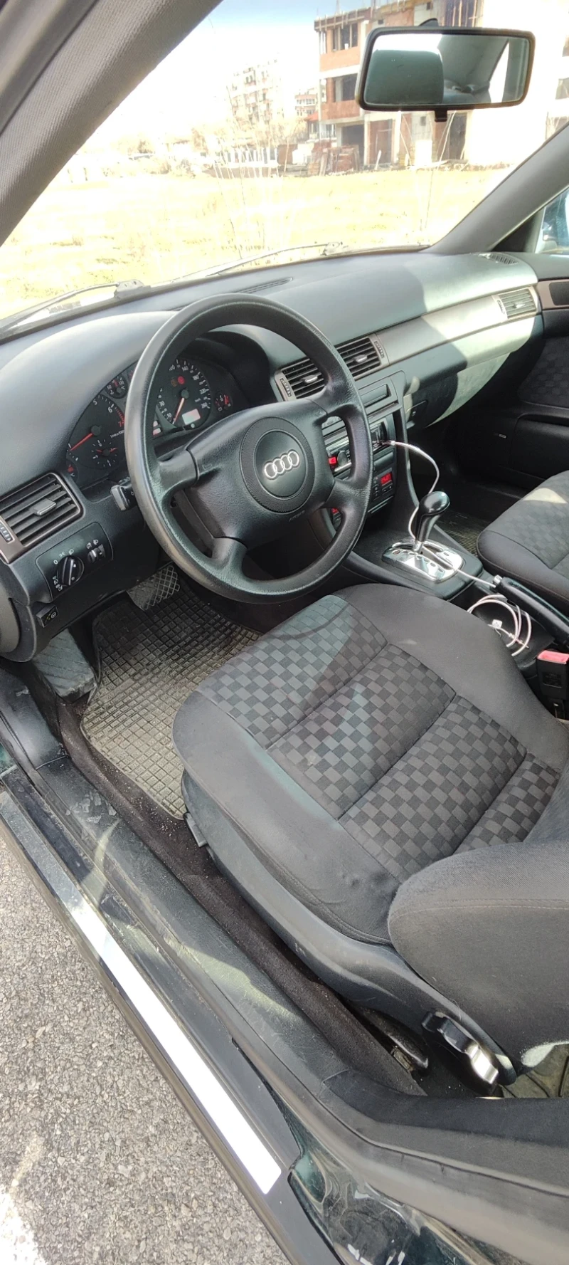 Audi A6 2.4 Газ, снимка 8 - Автомобили и джипове - 53113642