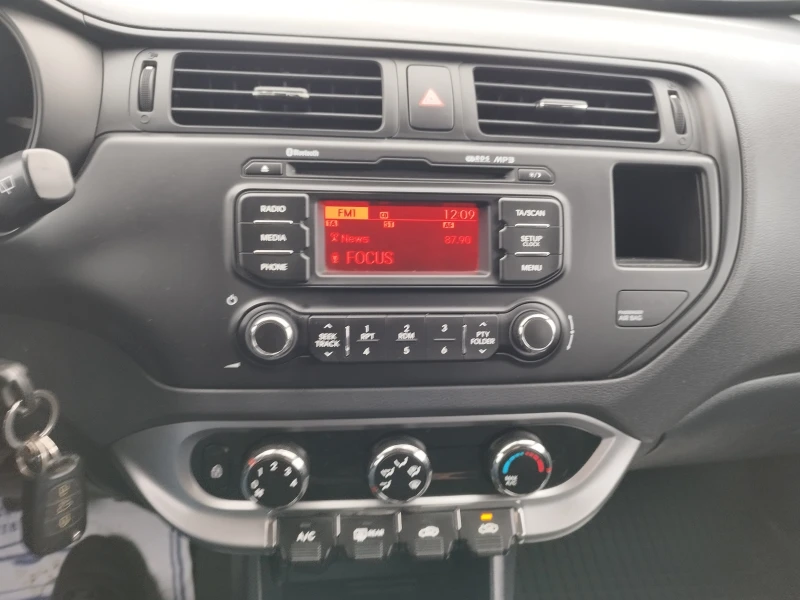Kia Rio 1.3i 70kc., снимка 11 - Автомобили и джипове - 53292898