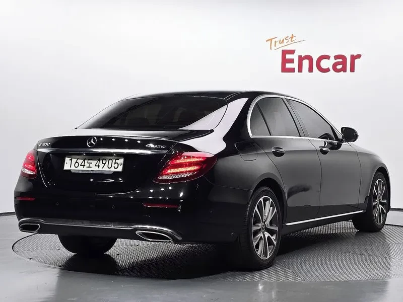 Mercedes-Benz E 300 4MATIC AVANTGARDE, снимка 2 - Автомобили и джипове - 55456858