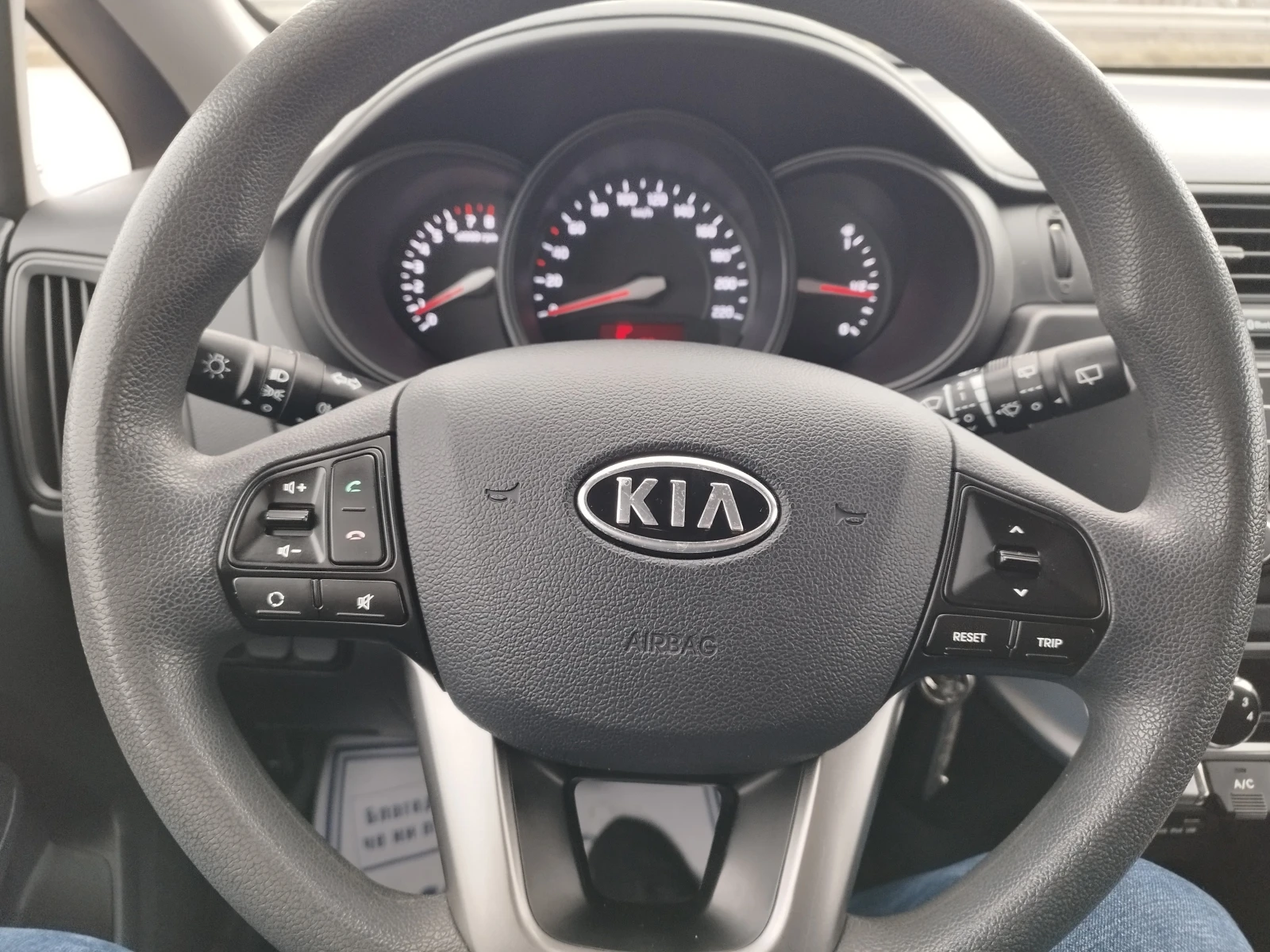 Kia Rio 1.3i 70kc. | Mobile.bg � ����������� 12