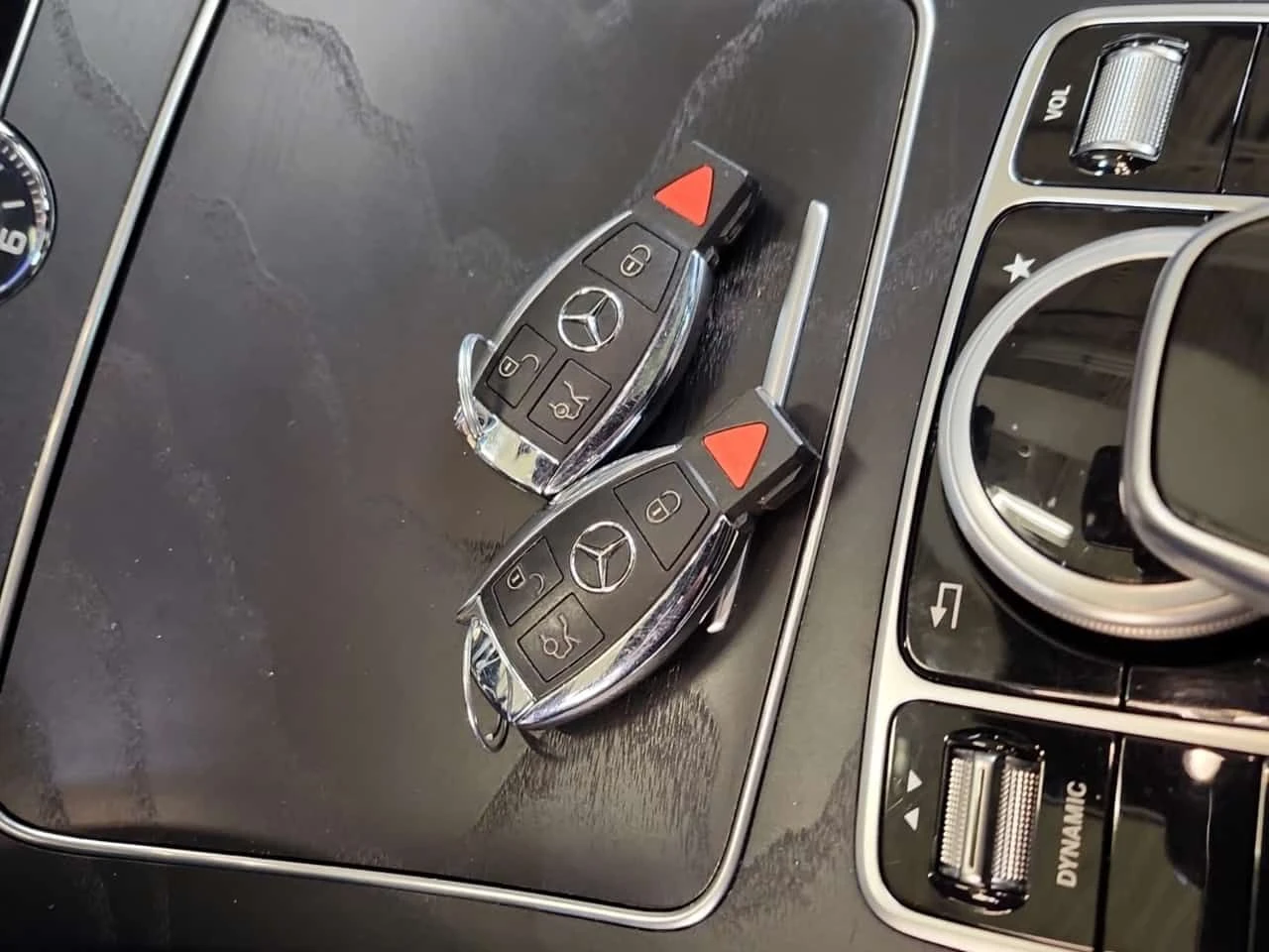 Mercedes-Benz C 300 * CARFAX * PANORAMA* 2 КЛЮЧА*  - изображение 8