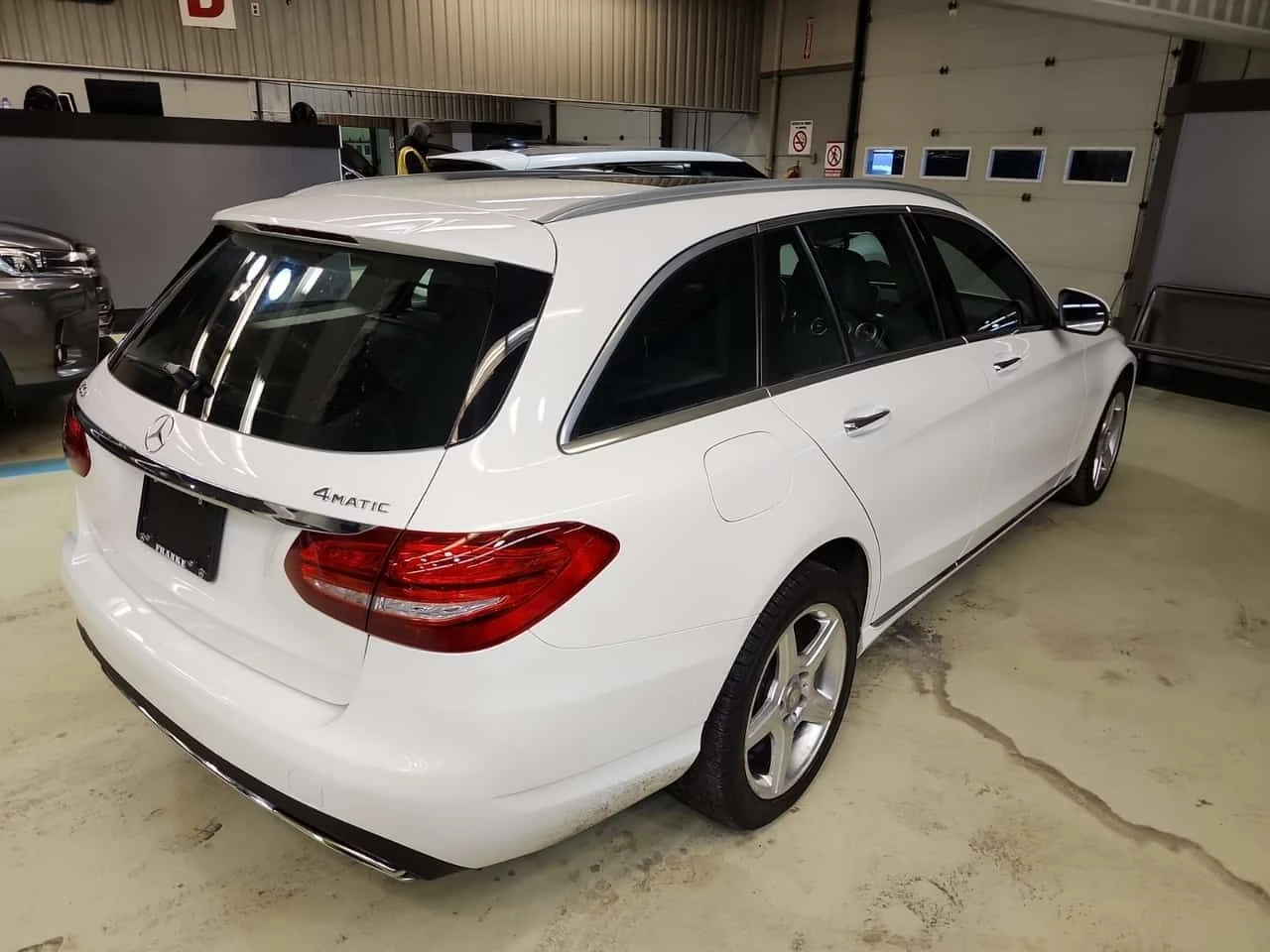 Mercedes-Benz C 300 * CARFAX * PANORAMA* 2 КЛЮЧА*  - изображение 3