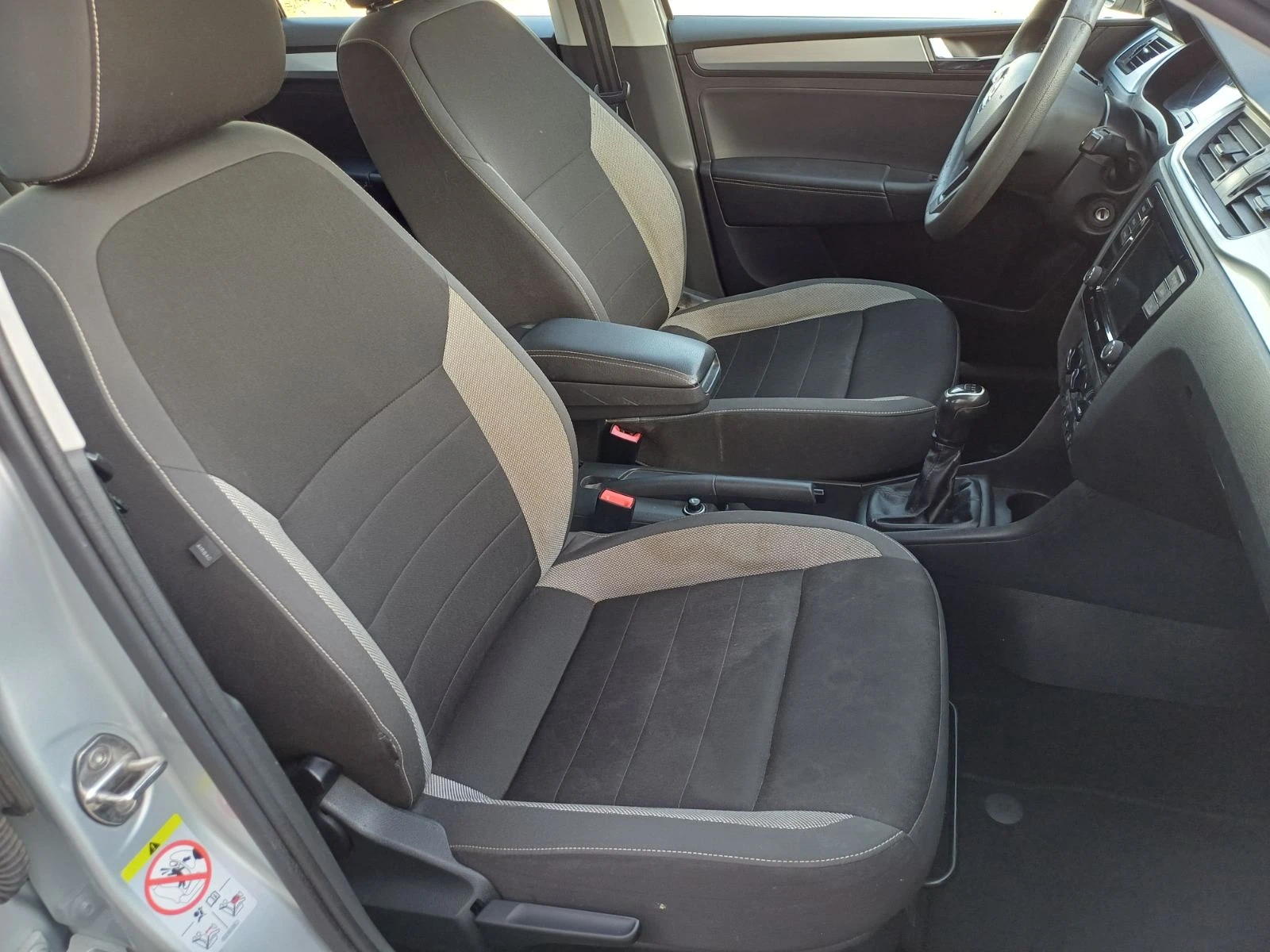 Skoda Rapid 1.6TDI Spaceback Facelift, снимка 14 - Автомобили и джипове - 53783582