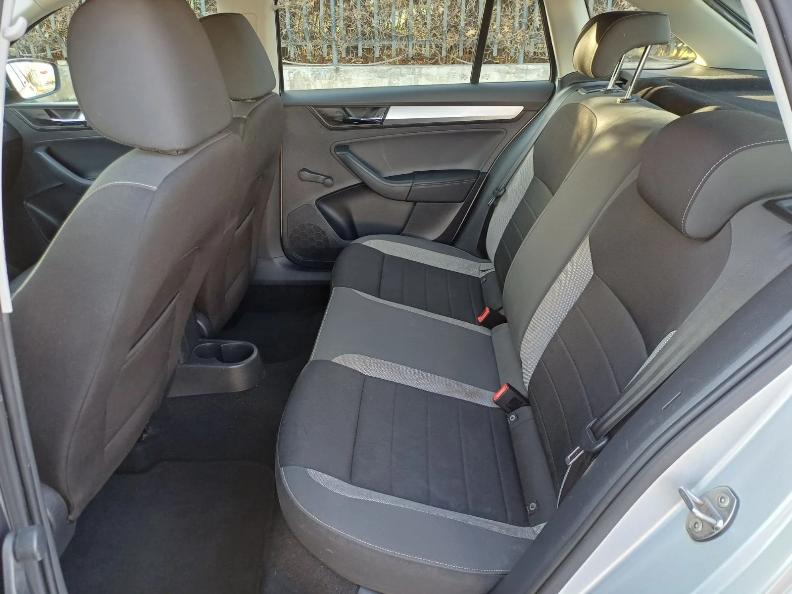 Skoda Rapid 1.6TDI Spaceback Facelift, снимка 15 - Автомобили и джипове - 53783582