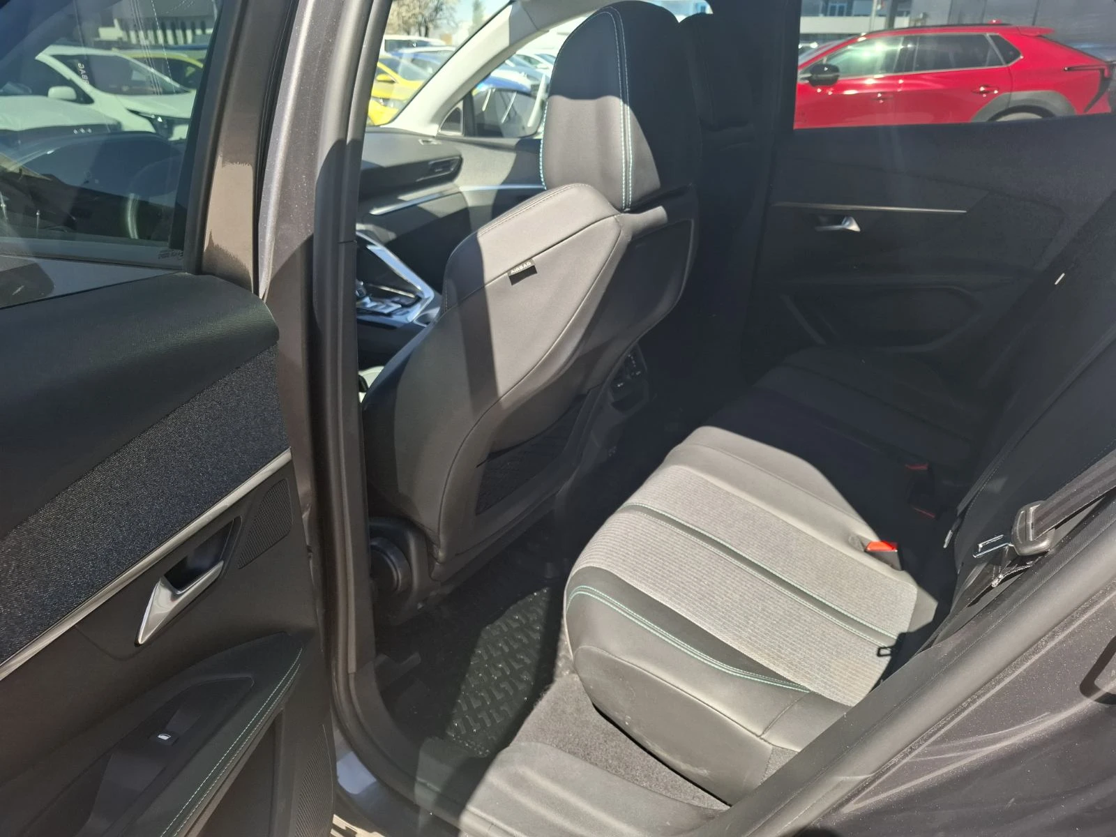 Peugeot 3008 1.5 Гаранция, снимка 7 - Автомобили и джипове - 54189940