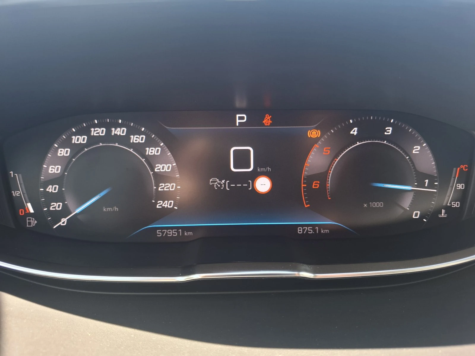 Peugeot 3008 1.5 Гаранция, снимка 10 - Автомобили и джипове - 54189940