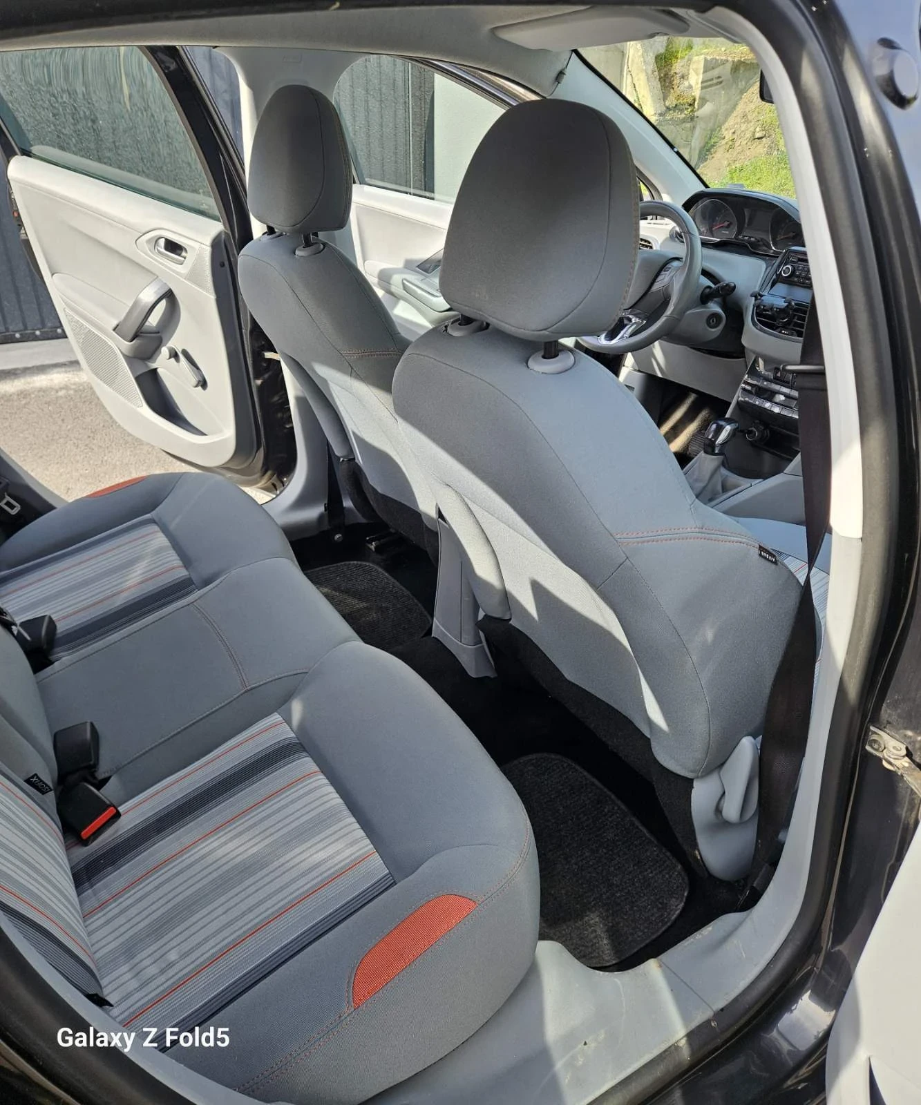 Peugeot 208, снимка 8 - Автомобили и джипове - 54262232