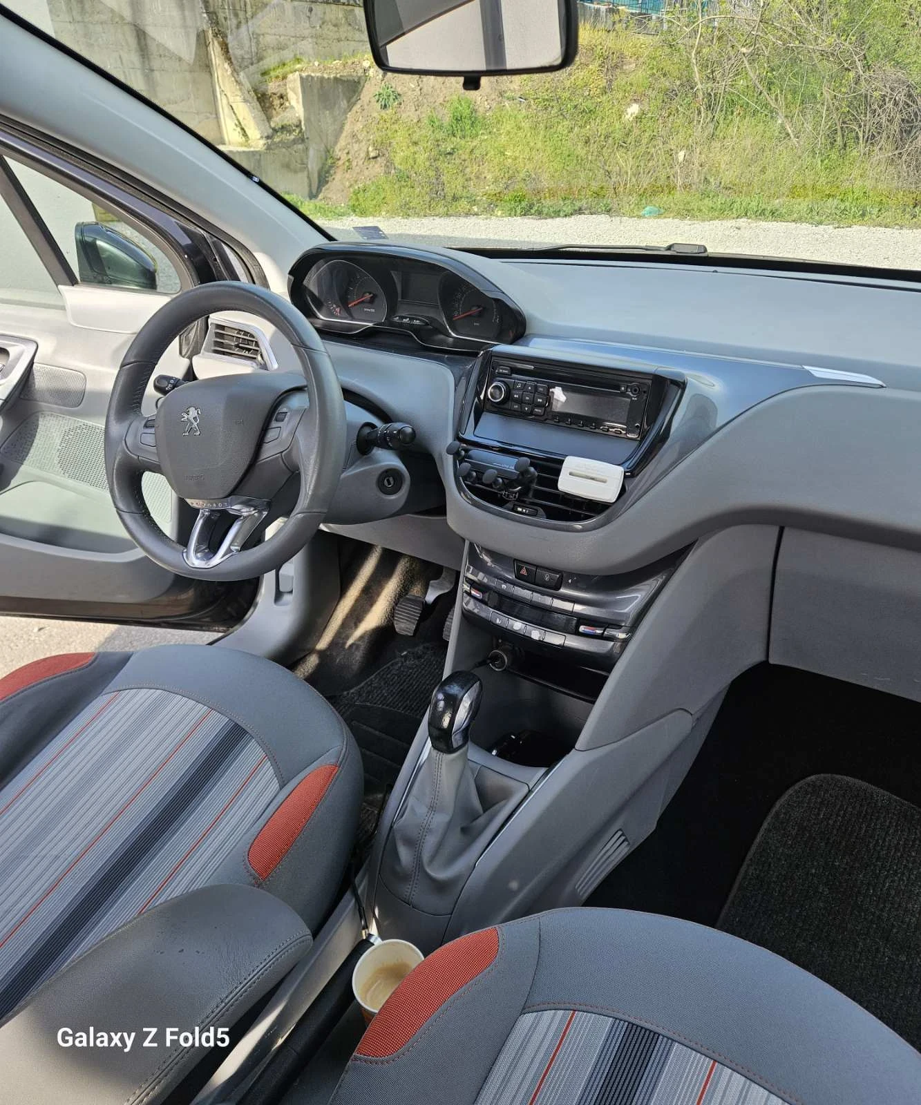 Peugeot 208, снимка 7 - Автомобили и джипове - 54262232