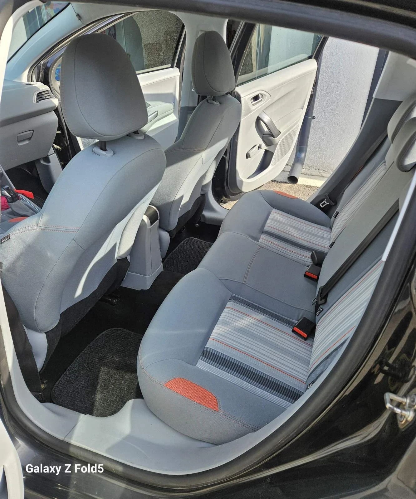 Peugeot 208, снимка 11 - Автомобили и джипове - 54262232