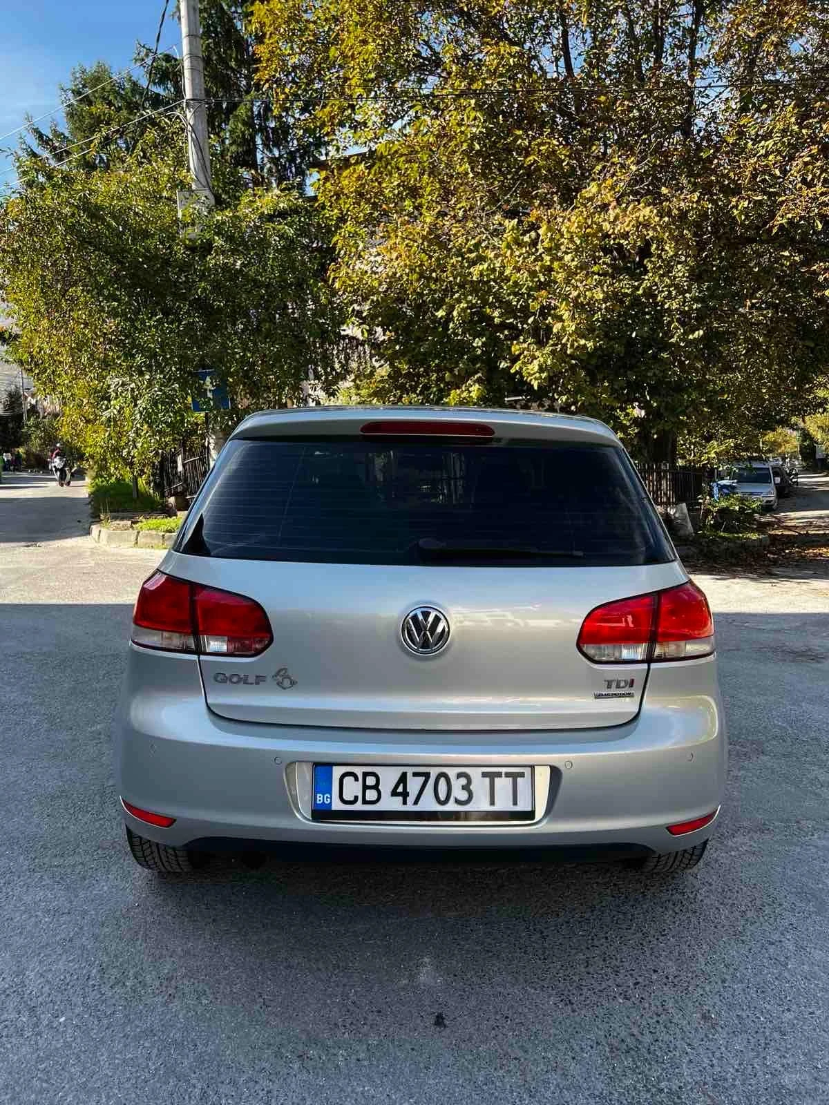 VW Golf 1.6 TDI, снимка 6 - Автомобили и джипове - 54301857