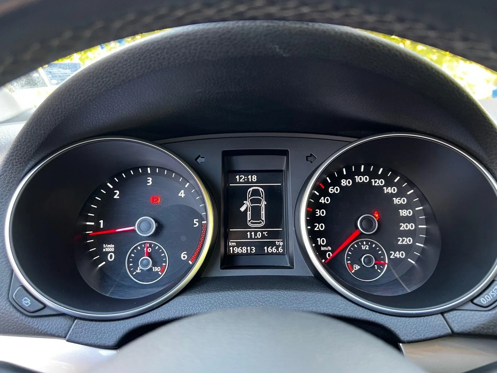 VW Golf 1.6 TDI, снимка 10 - Автомобили и джипове - 54301857