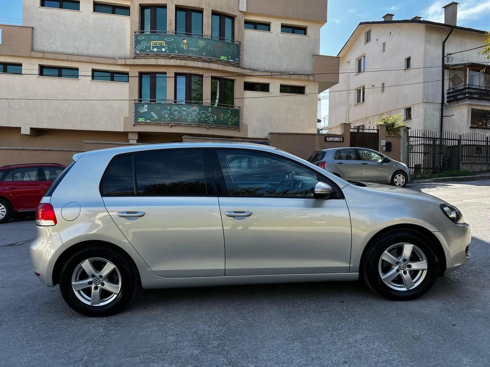 VW Golf 1.6 TDI, снимка 4 - Автомобили и джипове - 54301857