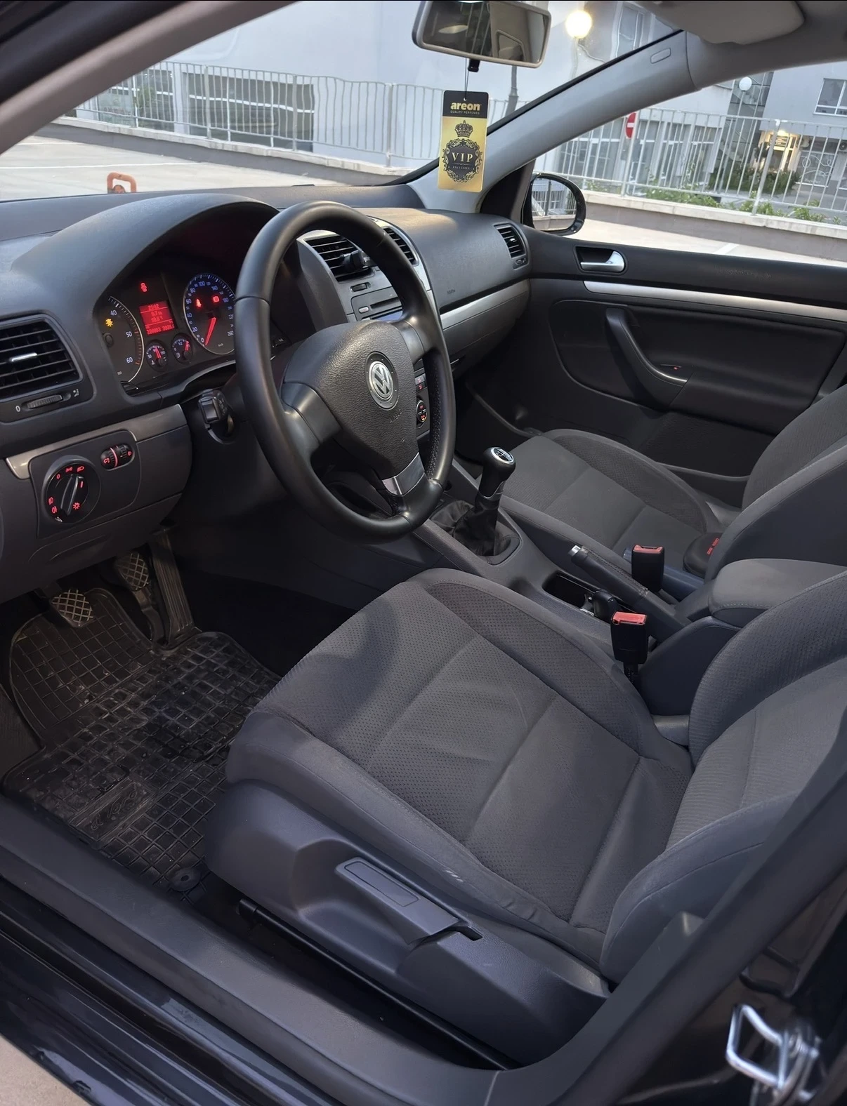 VW Golf 1.9 TDI, снимка 4 - Автомобили и джипове - 54983030