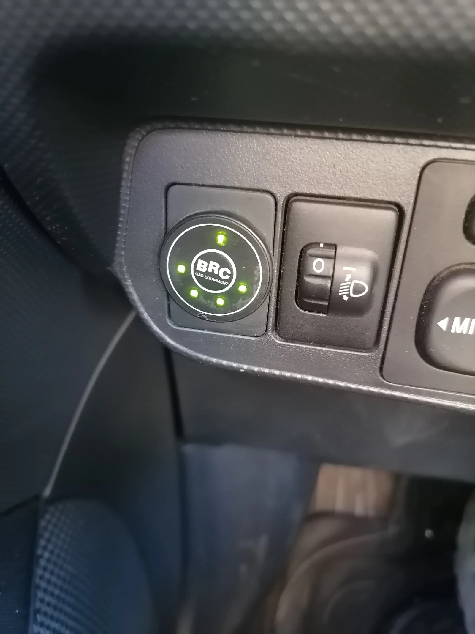 Toyota Auris Газова уредба , снимка 14 - Автомобили и джипове - 56011438