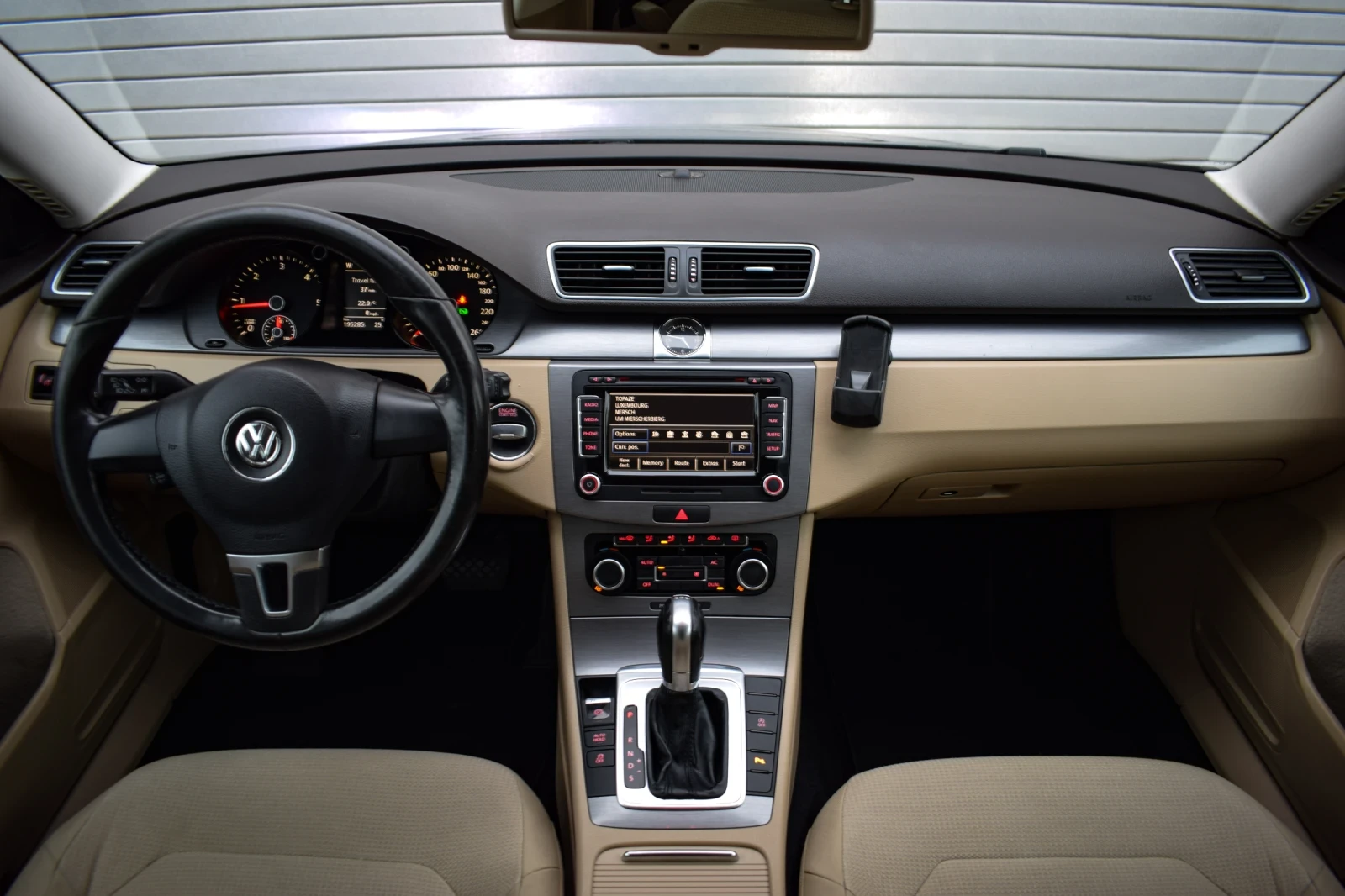 VW Passat 2.00D/Matrix/FULL/LED/DSG6/Navi/360* ОБСЛУЖЕН/TOP*, снимка 8 - Автомобили и джипове - 56276111