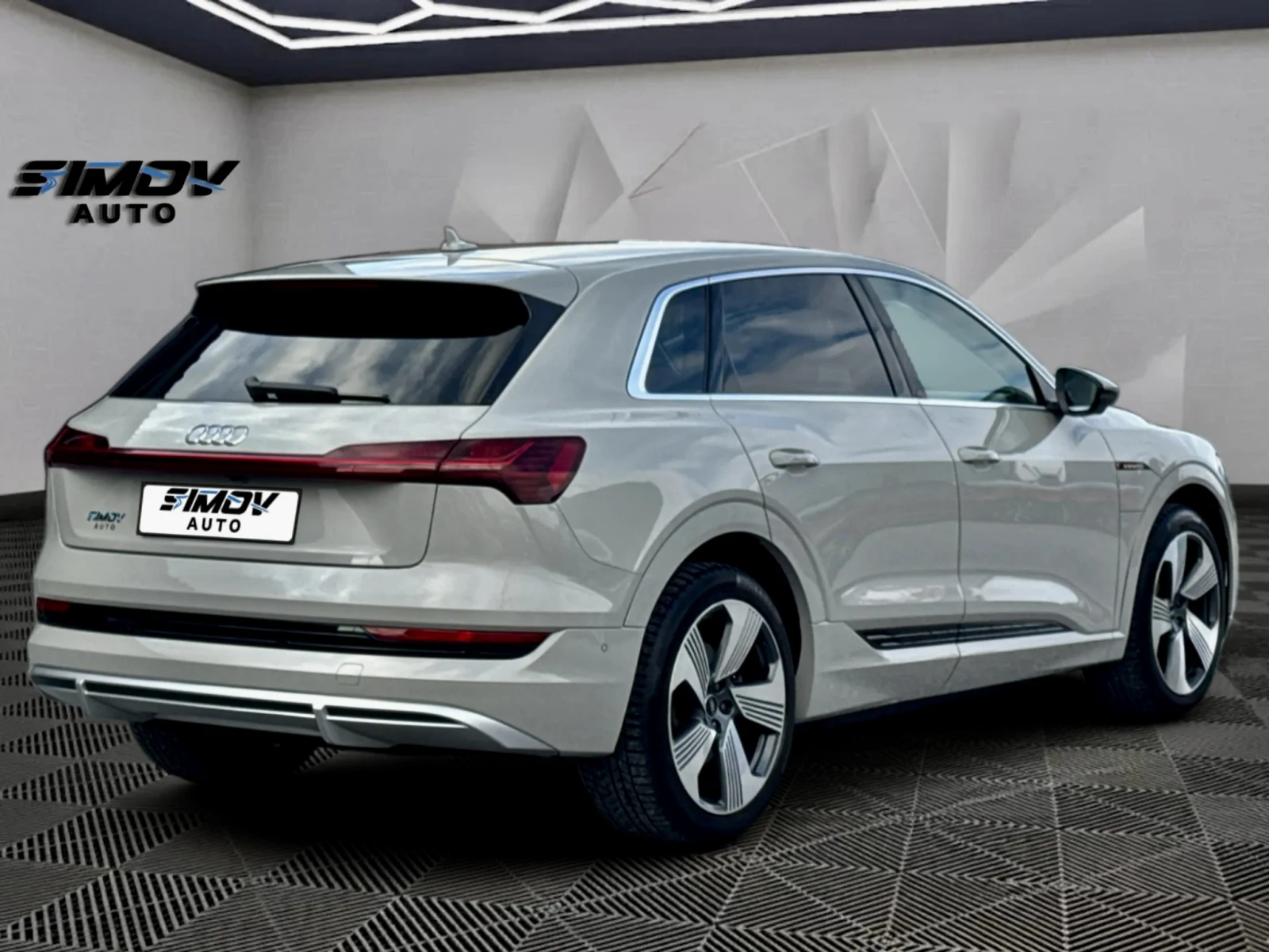 Audi E-Tron 55 S-LINE HEAD-UP КАМЕРИ APPLE CAR PLAY ANDROID, снимка 2 - Автомобили и джипове - 56506687