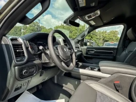 Dodge RAM 1500 5.7 V8 / 10 години гаранция / Автокредит  | Auto.bg — изображение 9