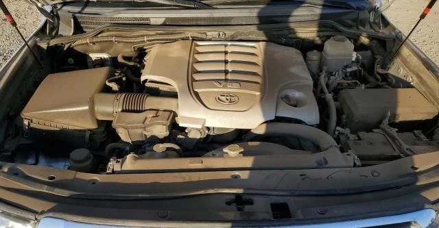 Toyota Land cruiser 5.7 V8 * * CARFAX * * АВТО КРЕДИТ * * , снимка 12 - Автомобили и джипове - 53421580