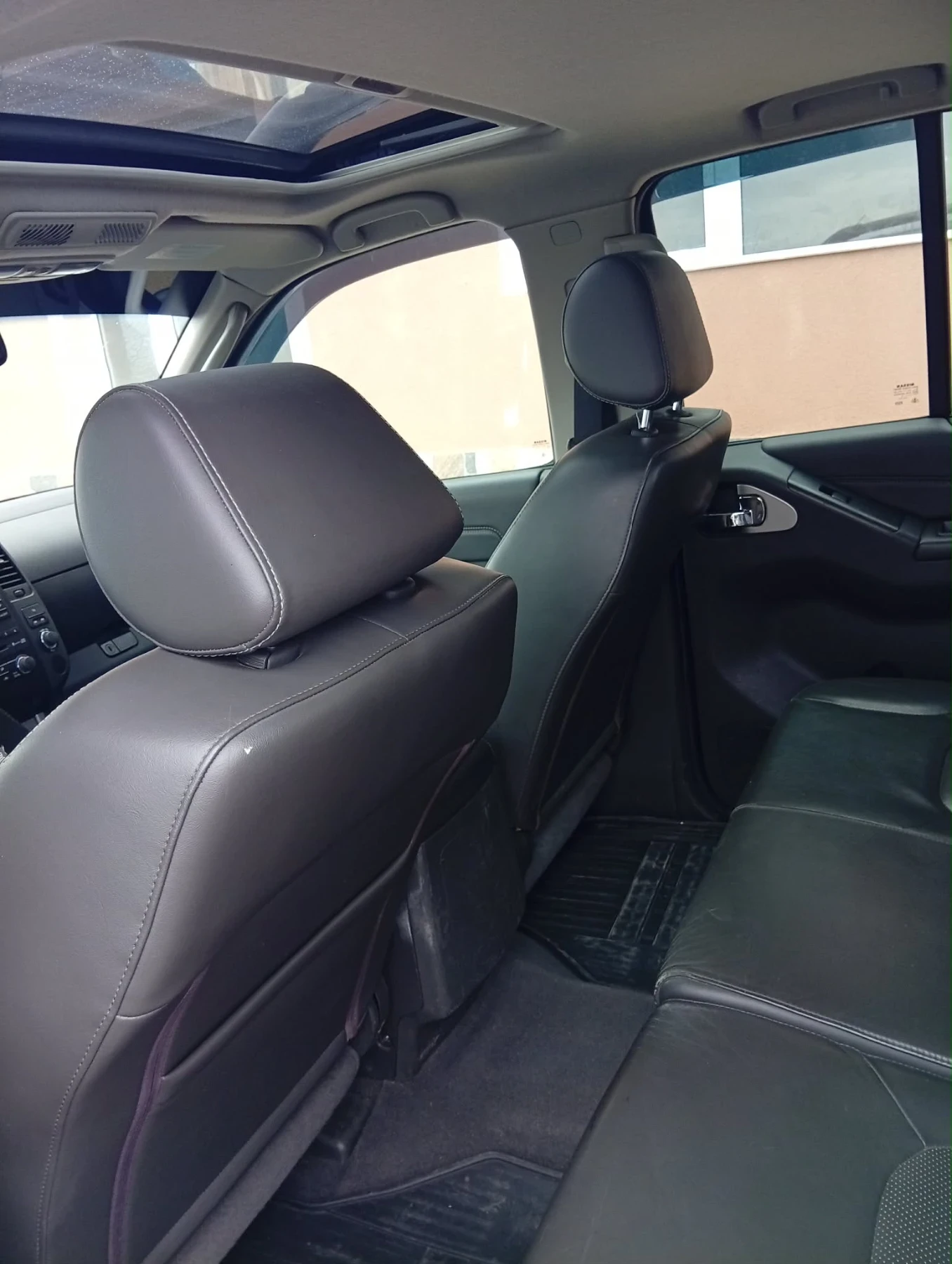 Nissan Navara, снимка 8 - Автомобили и джипове - 53935296