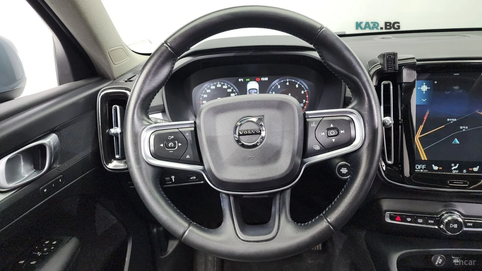 Volvo XC40 T4* MOMENTUM* DISTRONIC* КАМЕРА* SUNROOF* ПОДГРЕВ*, снимка 6 - Автомобили и джипове - 55233473