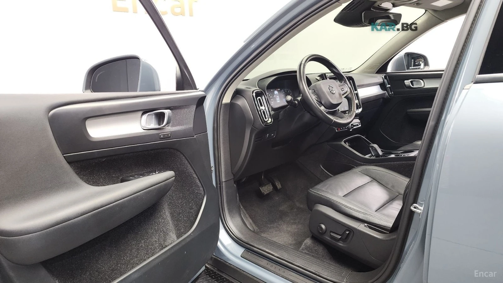 Volvo XC40 T4* MOMENTUM* DISTRONIC* КАМЕРА* SUNROOF* ПОДГРЕВ*, снимка 8 - Автомобили и джипове - 55233473