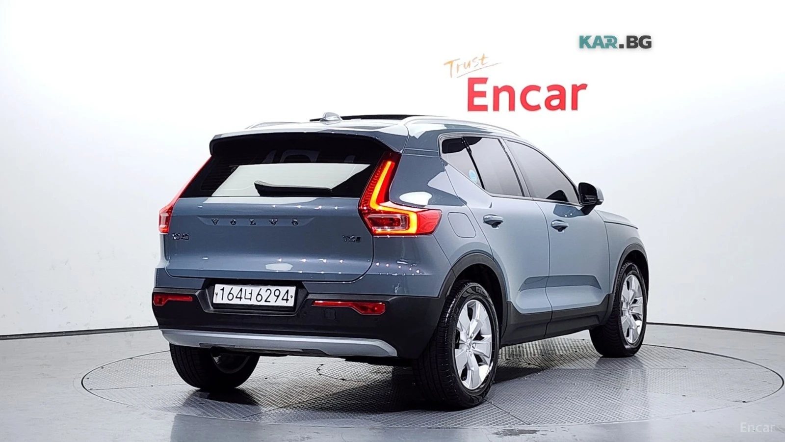Volvo XC40 T4* MOMENTUM* DISTRONIC* КАМЕРА* SUNROOF* ПОДГРЕВ*, снимка 3 - Автомобили и джипове - 55233473