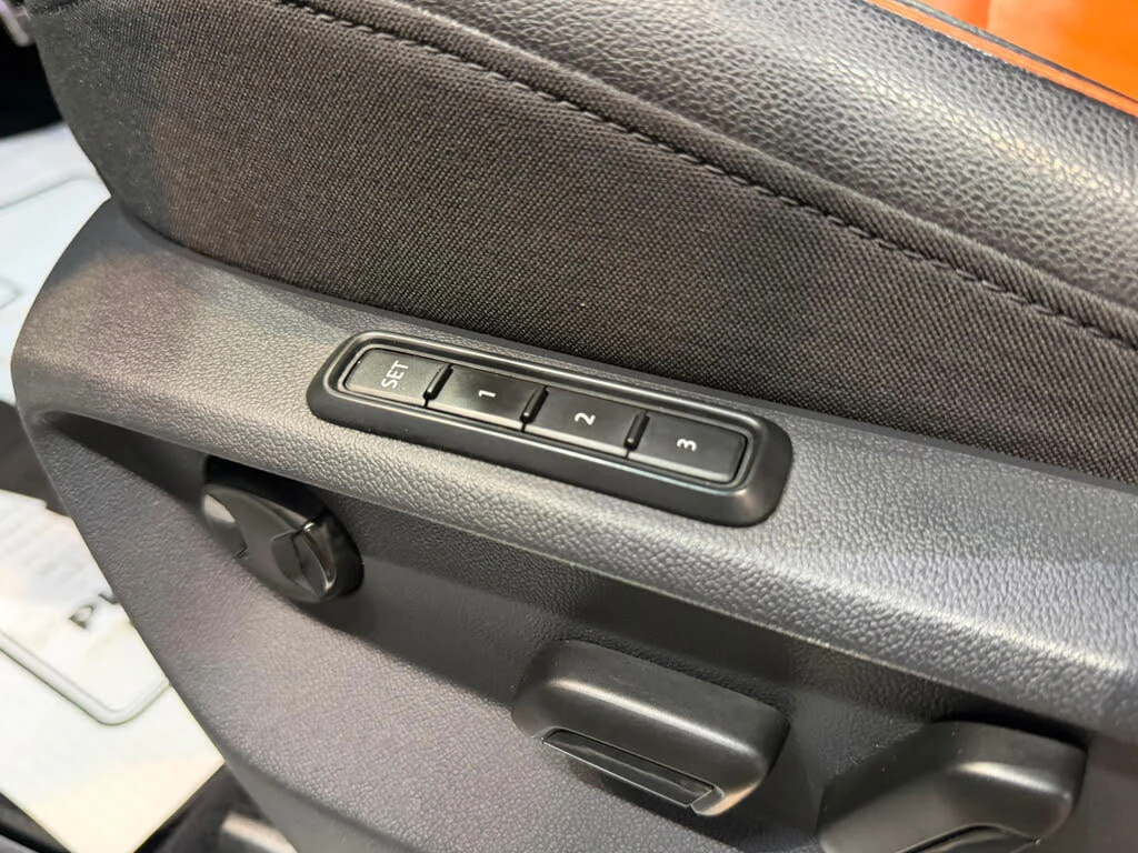 VW Tiguan SEL Premium R-Line 4Motion, снимка 14 - Автомобили и джипове - 55440985